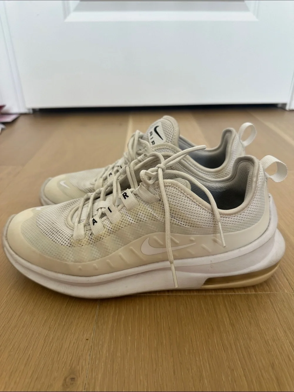 Women’s Nike Air Max Axis White Sneakers Tennis Shoes Run Hike Gym Pickleball 7